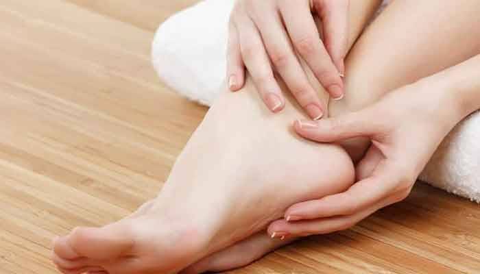 শীতে ত্বক ও পা ফাটা রোধে এখনই যে যত্ন নিবেন