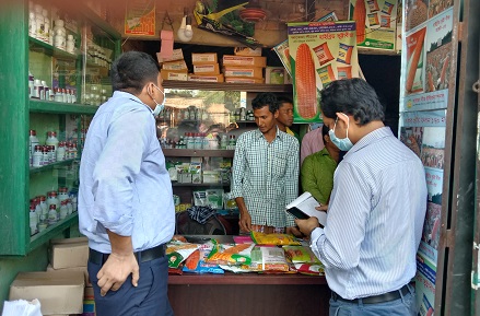 হাতীবান্ধায় অতিরিক্ত দামে সার বিক্রির দায়ে ব্যবসায়ীর জরিমানা