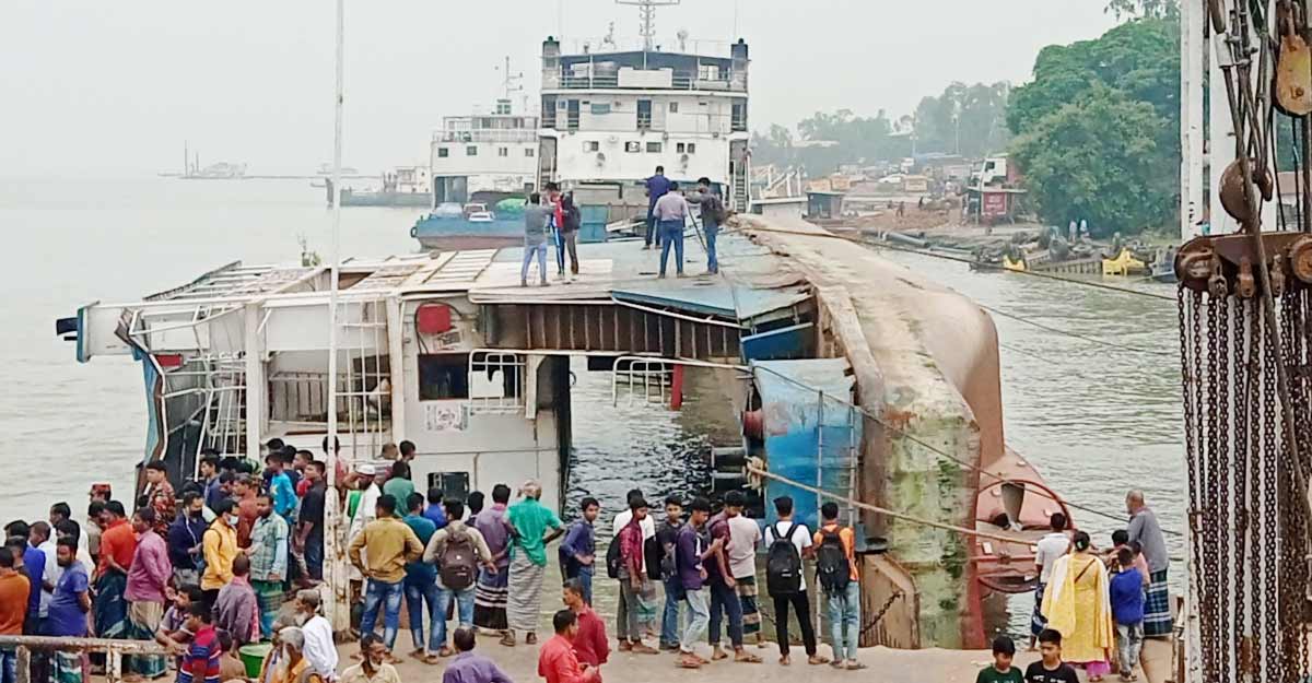 উদ্ধার হয়নি কাত হওয়া ফেরি আমানত শাহ