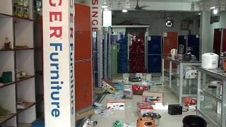 দিনাজপুরের ঘোড়াঘাটে শো-রুমে সন্ত্রাসী হামলা