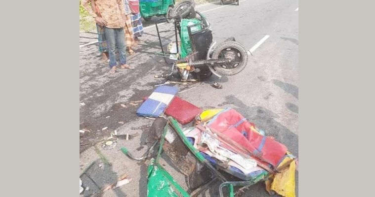 কুমিল্লায় ২ বাসের প্রতিযোগিতায় অটোরিকশার ৩ যাত্রী নিহত