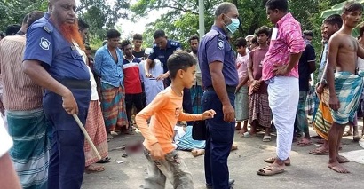 গফরগাঁওয়ে সড়ক দুর্ঘটনায় তিনজন নিহত, আহত চার