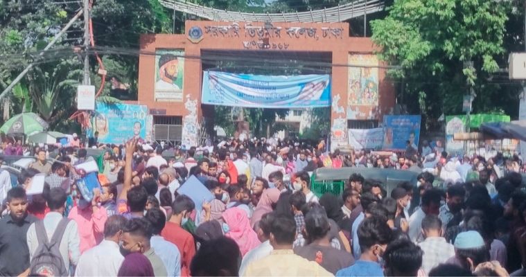 গণপরিবহনশূন্য রাজধানীতে সাত কলেজের ভর্তি পরীক্ষা অনুষ্ঠিত