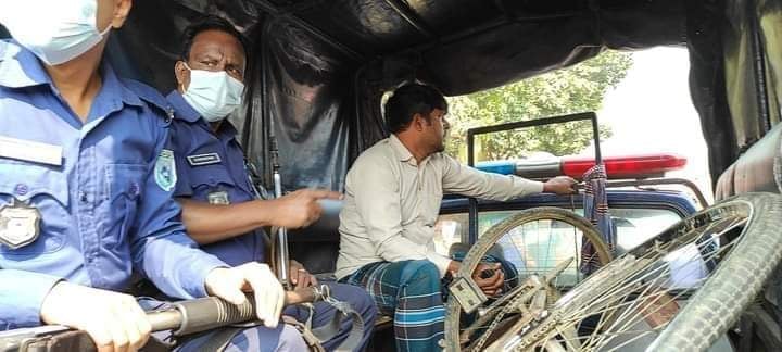 বিরামপুরে পাথরবাহি ট্রাকের চাপায় সাইকেল আরোহী যুবক নিহত