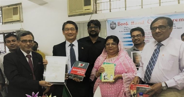 চট্টগ্রাম বিশ্ববিদ্যালয়ে জাপান সায়েন্স সোসাইটির বই উপহার