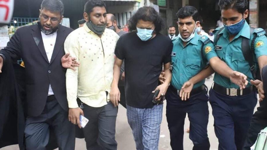 কপিরাইট আইনে মামলা করলেন জেমস