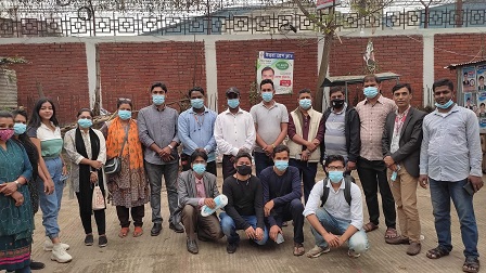 আহারের ফেরিওয়ালা সংগঠনের সৌজন্যে  মাস্ক বিতরণ