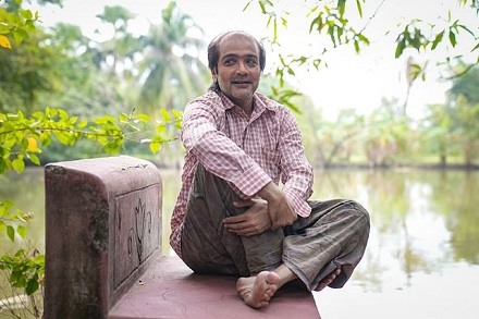 নতুন লুকে চমকে দিলেন প্রসেনজিৎ