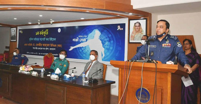 ‘ঝুঁকি না জেনে সোশ্যাল মিডিয়ার বিশ্বে ঝাঁপ দেবেন না’