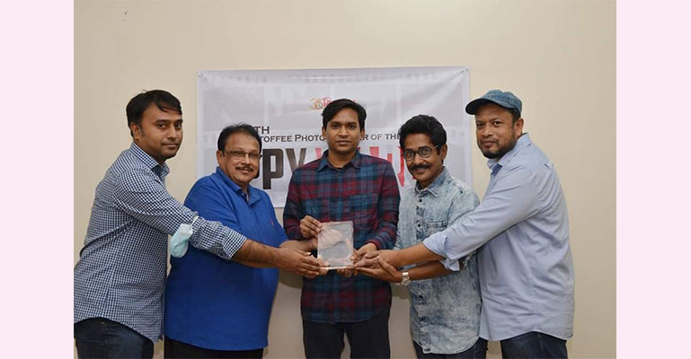 বর্ষসেরা আলোকচিত্রী রিয়াদ