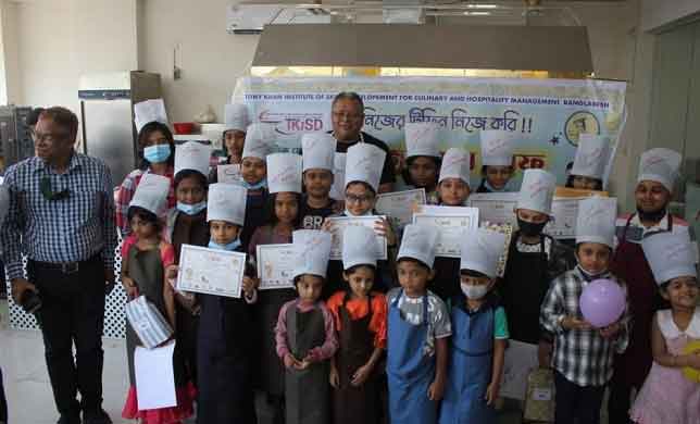 বিশ্বখ্যাত রন্ধনশিল্পী টনি খানের তত্ত্বাবধানে জুনিয়র শেফ প্রশিক্ষণ কর্মশালা সম্পন্ন