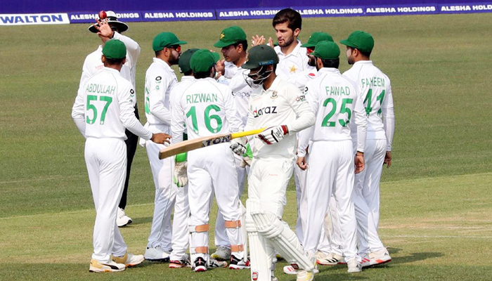 ব্যাটিং বিপর্যয়ে বাংলাদেশ