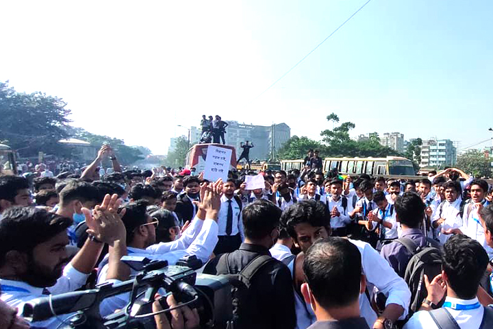 সব শিক্ষাপ্রতিষ্ঠানের শিক্ষার্থীদের রাস্তায় নামার আহ্বান