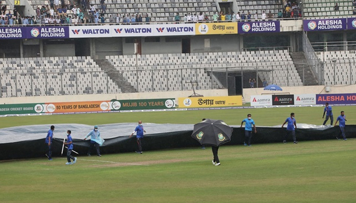 দ্বিতীয় দিনের শুরুতেই বৃষ্টির বাগড়া