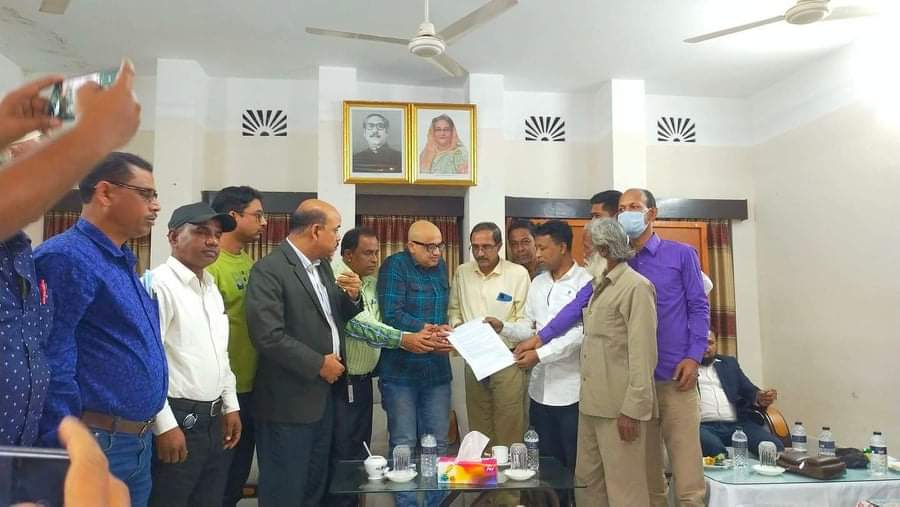 প্রজাতন্ত্রের কর্মচারীরা কোনো অশোভন আচারণ করতে পারেন না