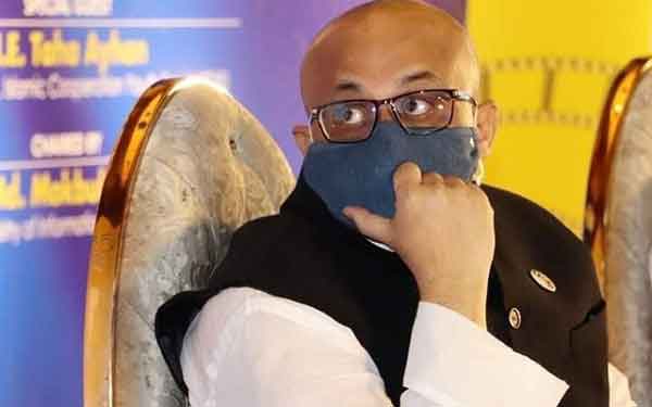 রাতের আঁধারে দেশ ছাড়লেন মুরাদ