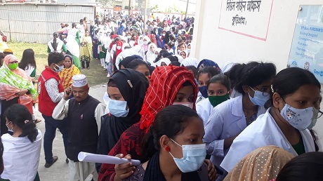 কুড়িগ্রামে স্কুল শিক্ষার্থীদের ফাইজারের টিকা প্রদান শুরু