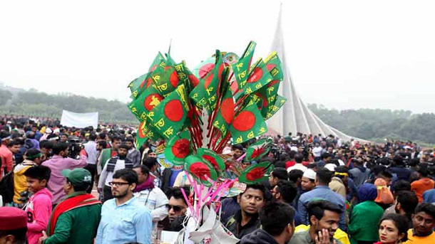 বিনম্র শ্রদ্ধায় শহীদদের স্মরণ করছে জাতি