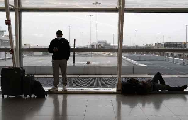 ওমিক্রন আতঙ্কে বিশ্বজুড়ে ৬ হাজার ৩শ’ ফ্লাইট বাতিল