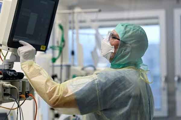 ওমিক্রনের উচ্চ ঝুঁকিতে বিশ্ব : হু