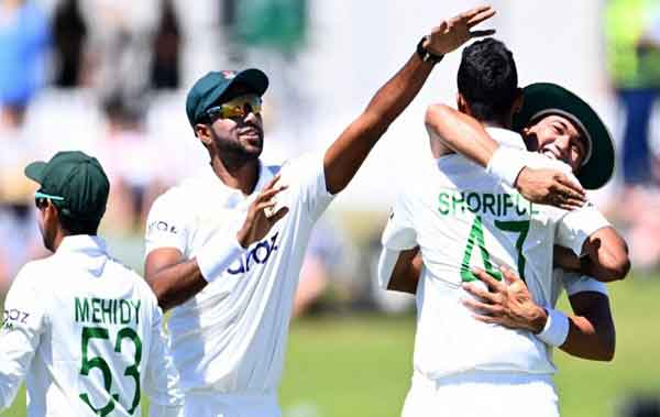 বাংলাদেশ-নিউজিল্যান্ড টেস্ট : প্রথমদিন শেষে সমান সমান