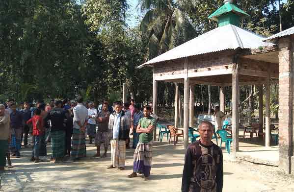 হাতীবান্ধায় তিনটি মন্দির ও এক বাড়িতে গো মাংস, হিন্দু সম্প্রদায়ের ক্ষোভ