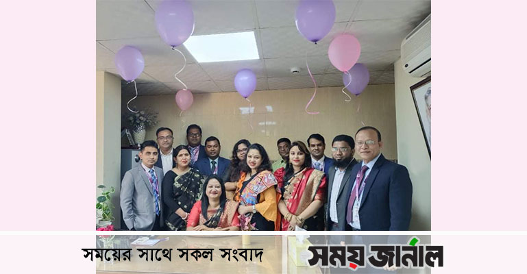 কেক কেটে পদ্মা ব্যাংকের নতুন বছর উদযাপন