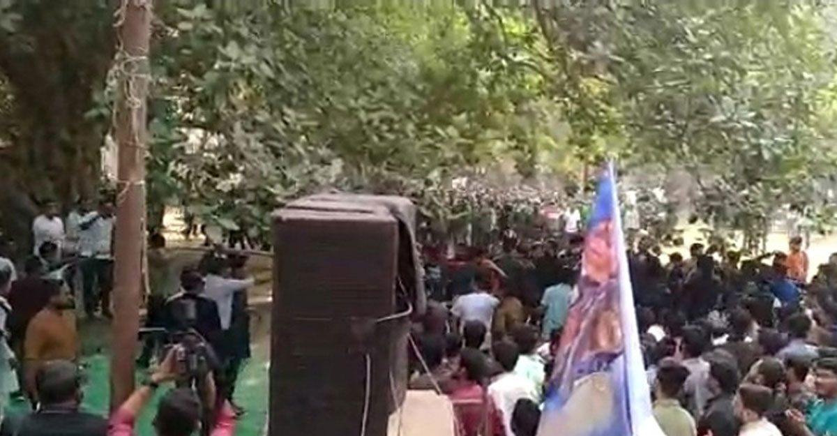 ছাত্রলীগের দু’পক্ষে মারামারি, জয়-লেখক আহত