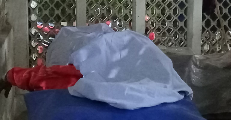 স্ত্রীর মৃত্যুর কারণ জানতে স্বামীকে আটক, পুলিশ হেফাজতে স্বামীর আত্মহত্যা