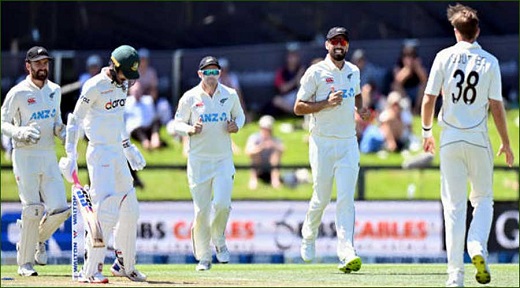 ইনিংস ব্যবধানে হারের শঙ্কা