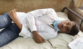 নবম শ্রেণির ছাত্রের হাতে একসঙ্গে ৩ টিকা!