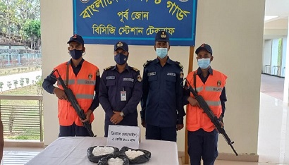 টেকনাফে কোস্ট গার্ডের অভিযানে আড়াই কেজি আইস উদ্ধার