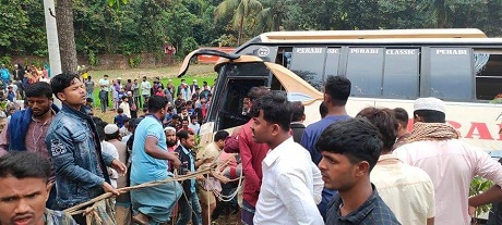 ঈদগাঁওতে বাসের চাপায় সিএনজির দুই যাত্রী নিহত
