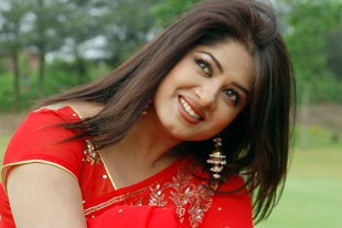 সরে যাচ্ছেন মৌসুমী, সন্ধ্যায় সংবাদ সম্মেলন