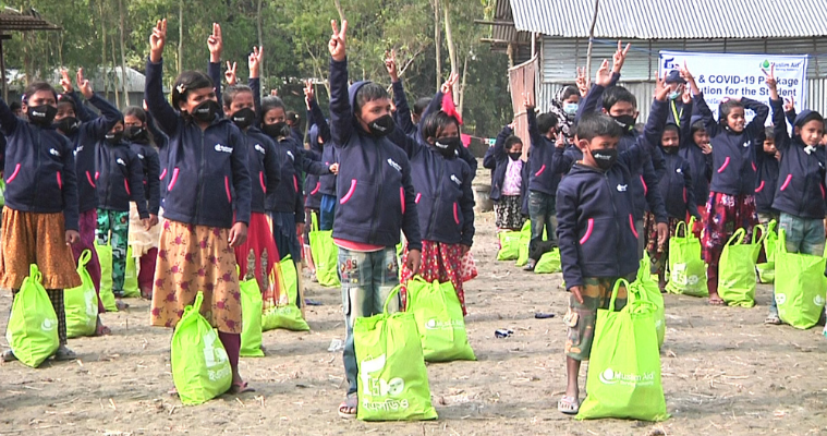 কুড়িগ্রামে চরের শিক্ষার্থীদের মাঝে শীতবস্ত্র ও করোনা উপকরণ বিতরণ