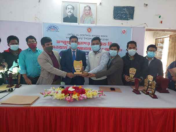 বরুড়ার চিকিৎসক-নার্সসহ ৫২ স্বাস্থ্যকর্মীকে ‘কোভিড হিরো এওয়ার্ড’ ও সম্মাননা প্রদান