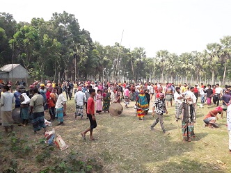 ফরিদপুরে তুচ্ছ ঘটনাকে কেন্দ্র করে  দুই গ্রামবাসীর সংঘর্ষ, আহত ১১