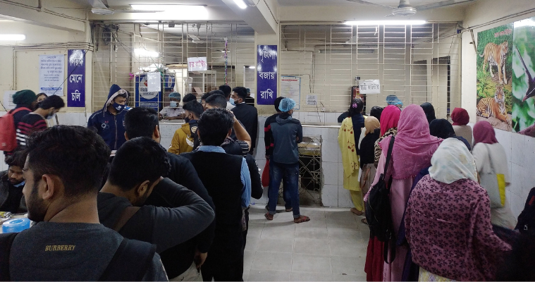 জবিতে টিএসসি বন্ধ, ক্যাফেটেরিয়ায় উপচে পড়া ভীড়