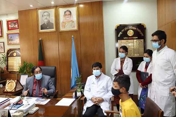 প্রধানমন্ত্রীর টাকায় বিএসএমএমইউয়ে চিকিৎসা, সুস্থতার পথে হজকিনলিম্ফোমা রোগী শ্রাবণ স্ন্যাল