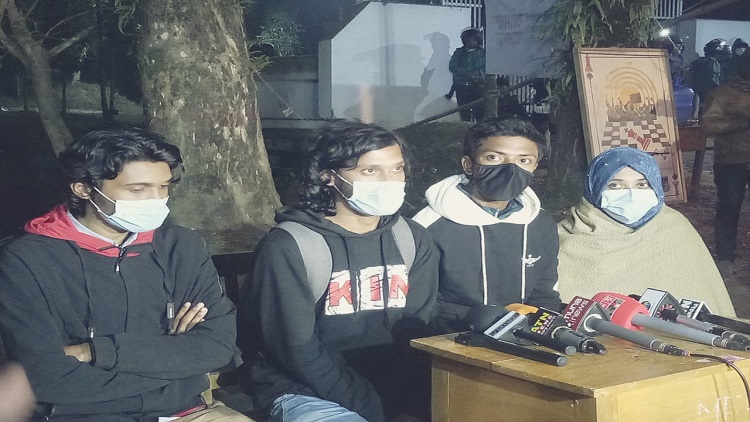 ভিসির পদত্যাগের সিদ্ধান্ত হয়নি, অনশন চলবে