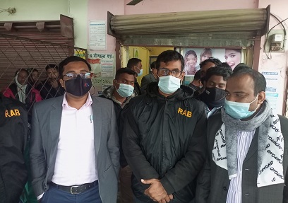 র‌্যাব ও ভ্রাম্যমাণ আদালতের অভিযানে ভুয়া দন্ত চিকিৎসকের ৫০ হাজার টাকা জরিমানা