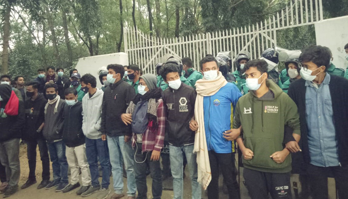 শাবিপ্রবি ভিসির বাসভবন ঘেরাও