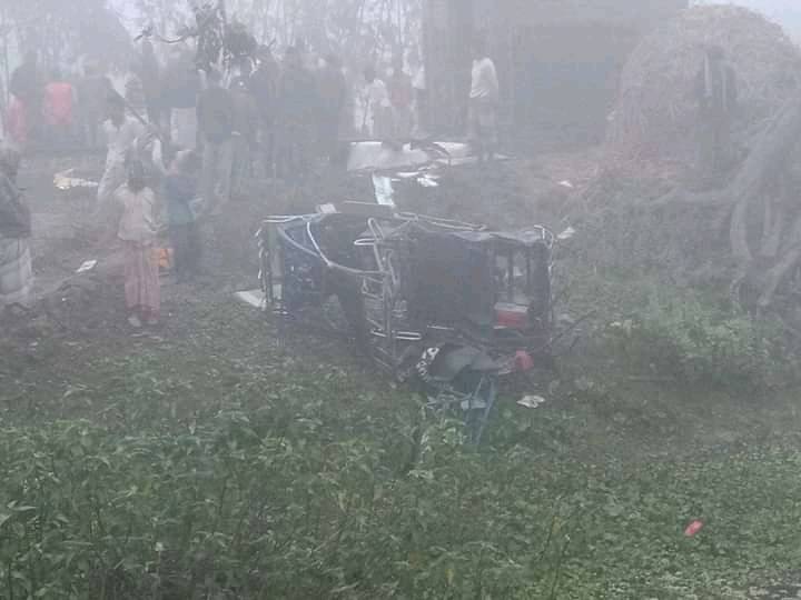 ট্রেনের ধাক্কায় অটোরিকশার ৩ যাত্রী নিহত