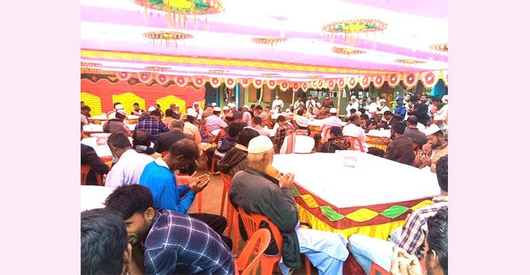 ফরিদপুরে স্বাস্থ্যবিধি না মেনে ভুরিভোজ করালেন চেয়ারম্যান