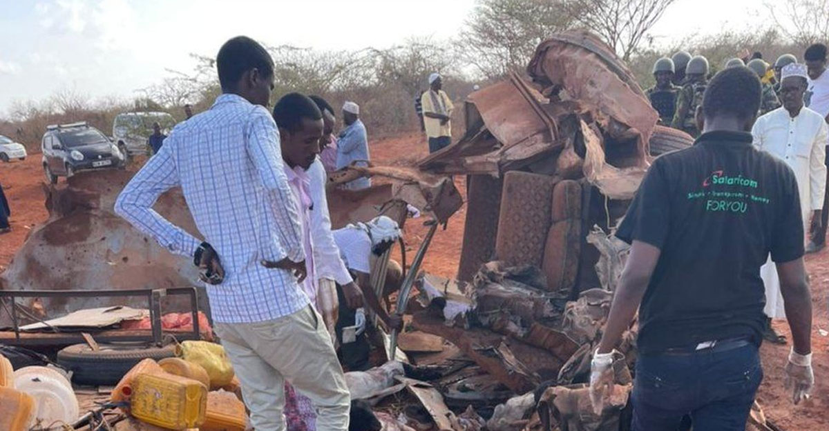 কেনিয়ায় রাস্তায় রাখা বোমা বিস্ফোরণে নিহত ১৩