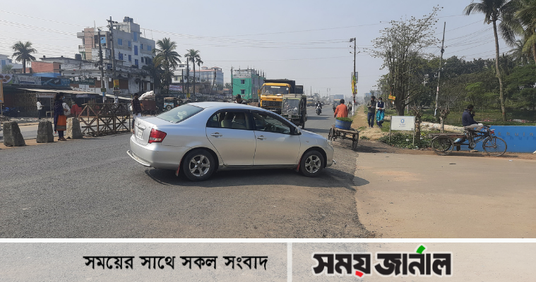 খুলনা বিশ্ববিদ্যালয় বেপরোয়া গাড়ি চলাচল, জীবন নিয়ে সংশয় শিক্ষার্থীদের