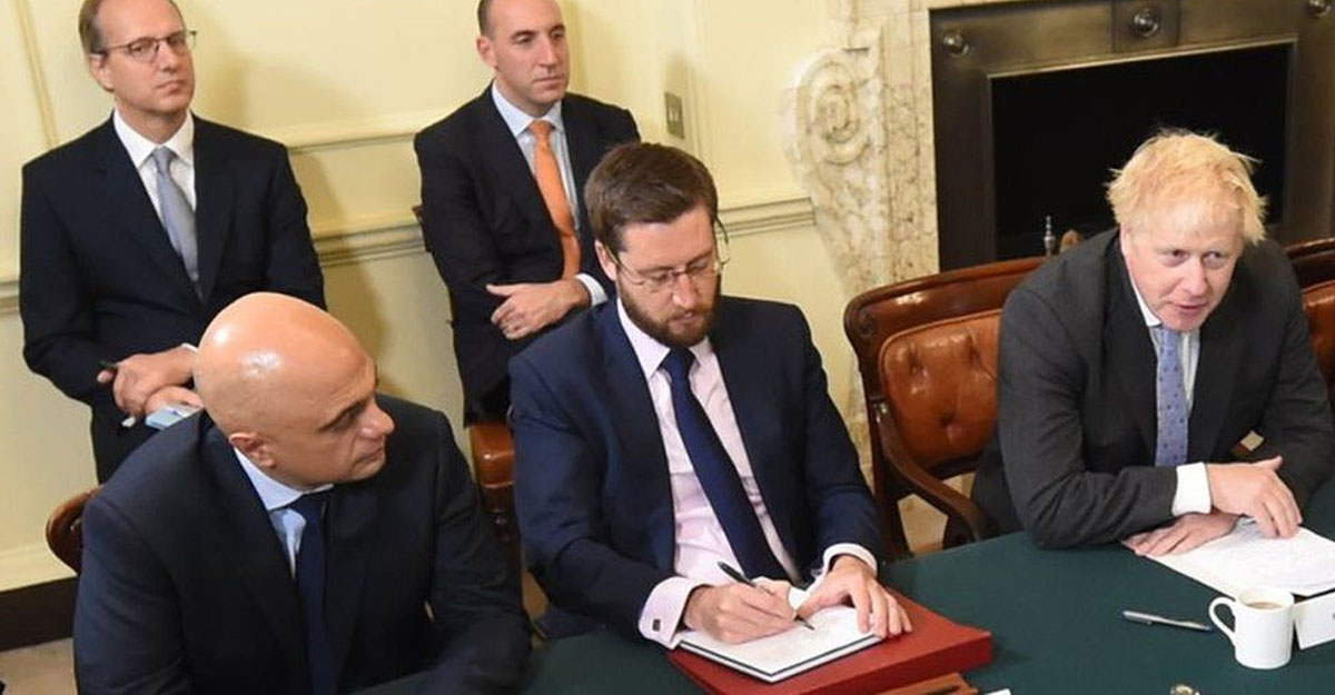 বরিস জনসনের ৪ জ্যেষ্ঠ সহকারীর পদত্যাগ