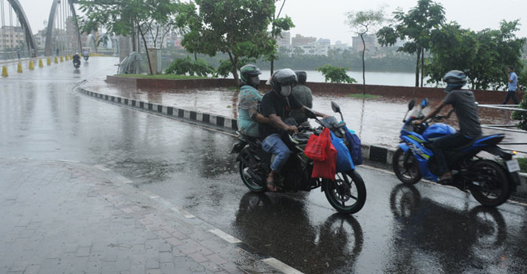 রাজধানীতে গুড়িগুড়ি বৃষ্টি, থাকবে আরও তিন দিন