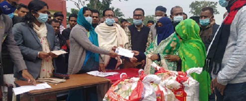 ট্রলার ডুবি: নিহতদের পরিবারকে আর্থিক ও খাদ্য সহায়তা প্রদান