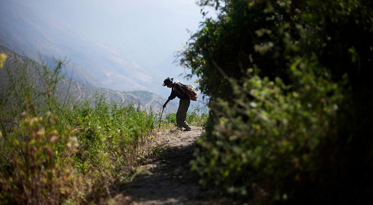 ৫০ বছর পর অন্ধ হয়ে যান যে গ্রামের পুরুষরা!
